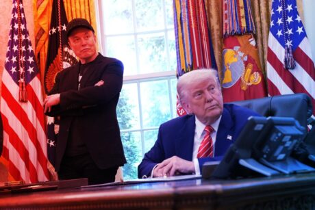 Az űripar óriási bürokráciája: Trump nekimegy a szabályoknak