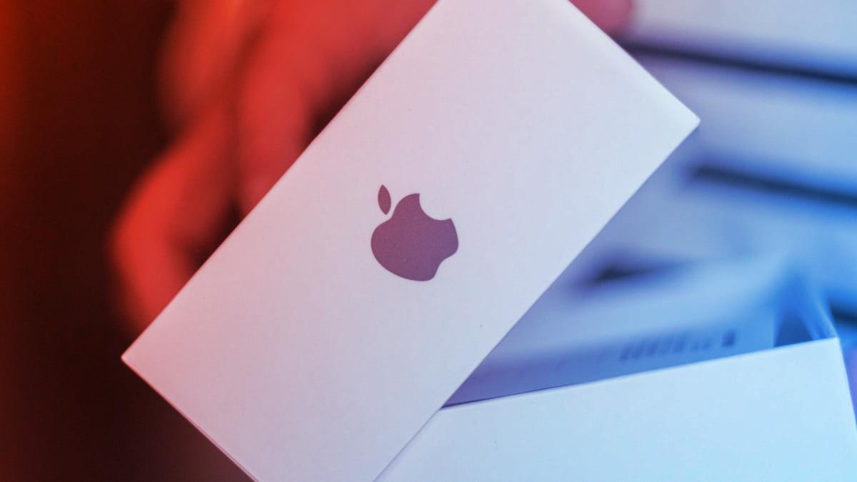 A hajtogatható iPhone négy kamerával érkezik – de várni kell rá