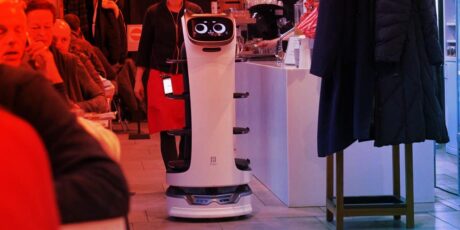 A kínai éttermi robotokat bárki irányíthatta