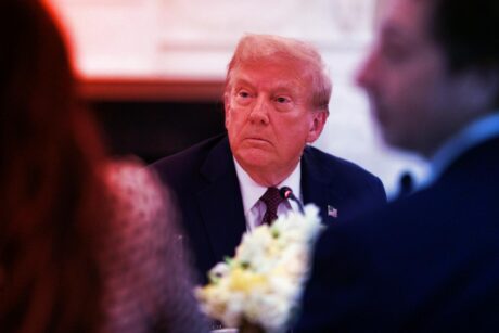 Az EU újra nekimegy a Google-nek és az Apple-nek: Trump fenyegetőzik