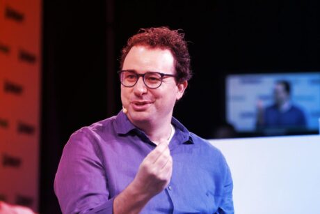 Az MI-háború: a Microsoft hűtlen lesz az OpenAI-hoz?