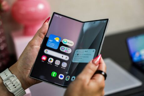 Az összehajtható telefonok letaszíthatják-e az Apple-t a trónról