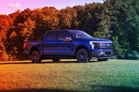 Az új Ford F-150 Lightning STX besétál a porondra