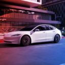 A Tesla menőségre hajt, próbálkozik egy olcsóbb Model Y-jal