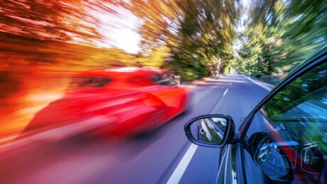 A Tesla új „Őrült Max” üzemmódja bajba sodorhatja a sofőröket