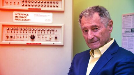 Amikor a gépek először beszéltek egymással, megszületett az internet