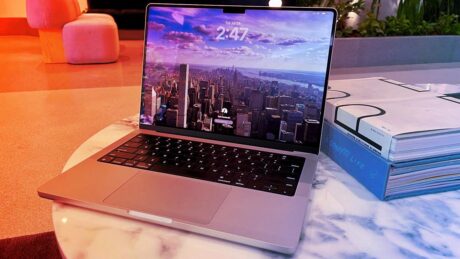 Az Apple forradalmasítja a MacBook Prót: érkeznek az érintőképernyők
