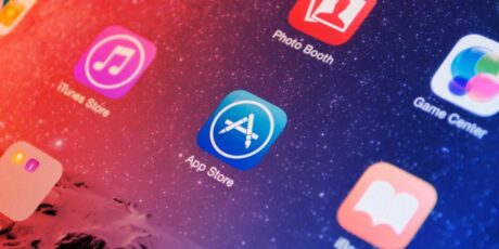 Az Apple-re milliárdos büntetés vár a brit App Store-ügyben
