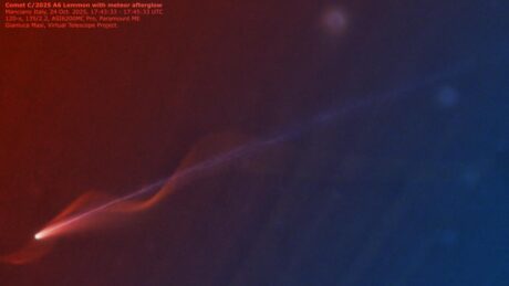 Az égi csoda: üstökös és meteor ölelkezése az égen