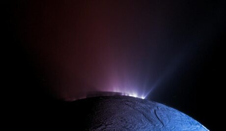 Az Enceladus tényleg lakható – űrbéli élet nyomában