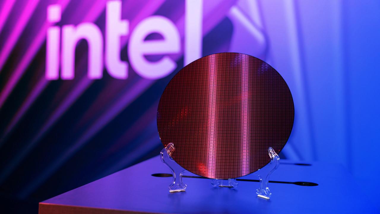 Az Intel új MI-GPU-ja áttöri a piacot olcsó memóriával