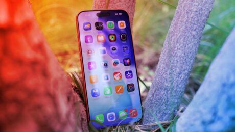 Az iPhone végre megszabadul a folyékony üveg átlátszóságától