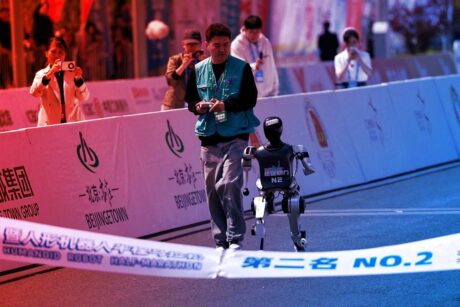 Az olcsó kínai robot, amely táncolni is tud