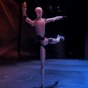 Az új kínai robot már karatézik és táncol is