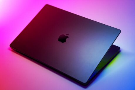 Az új MacBook Pro végre érintőkijelzőt és OLED-et kap?