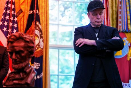 Az újabb Netflix-botrány: Elon Musk a gyerekek egészségéért hadat üzent