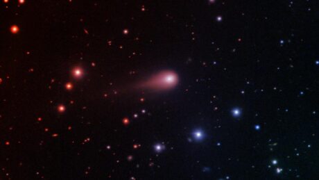 Az űrben spriccelő üstökös átírja a bolygók történetét