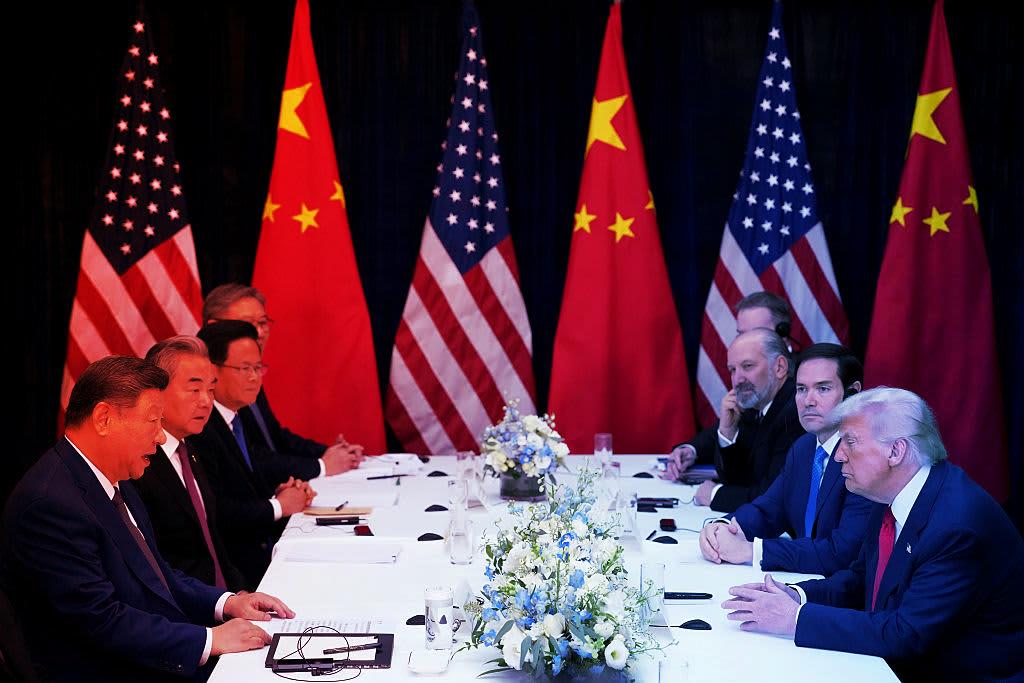 Az USA és Kína újra tárgyal, fellélegezhet a világkereskedelem