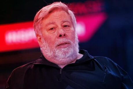 Hírességek szerint be kell tiltani a MI-szuperintelligenciát, de tényleg van okunk félni?