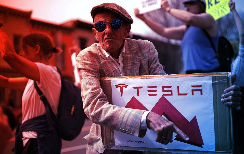 Lejtmenetben a Tesla: brutálisan visszaesett a profit