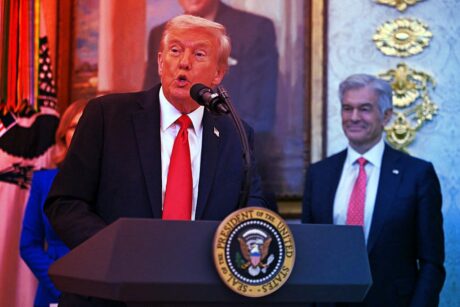Trump szerint mostantól mindenki könnyebben vállalhat gyereket lombikkal
