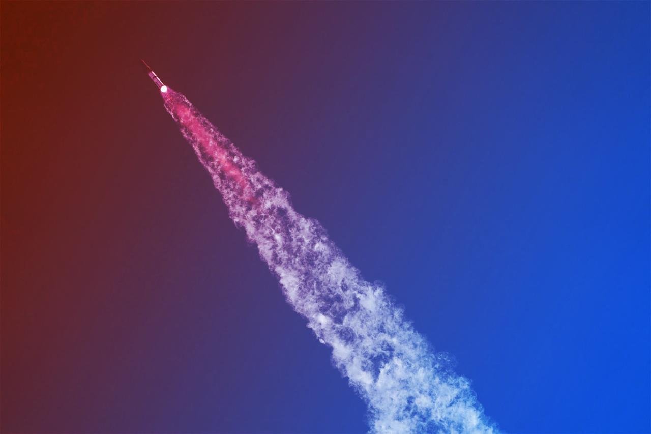 Újraindult az űrverseny, a SpaceX és a Blue Origin a Holdat célozza