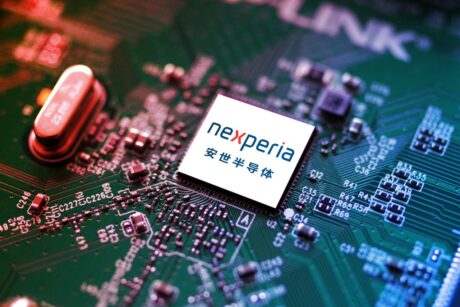 Az autógyártók fellélegezhetnek: kínai chipkivétel mentheti meg az iparágat