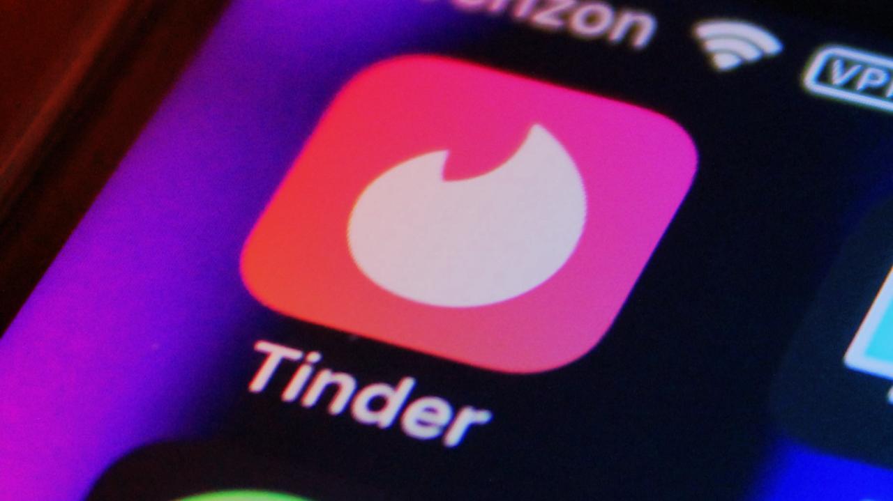 Az MI ismerkedne veled: a Tinder belenyúl a fényképeidbe