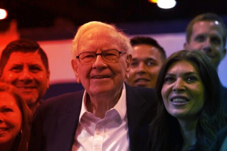 Az óriási készpénzhegy most a Berkshire javára billenti a Wall Streetet