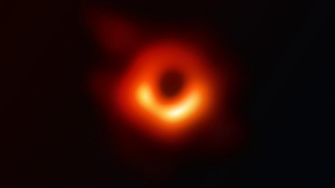 Az új fekete lyukfotók segíthetnek megfejteni a gravitáció titkát