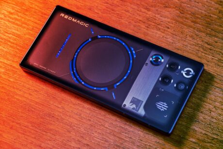 Az új Redmagic gamer mobil tényleg folyadékhűtéssel jön