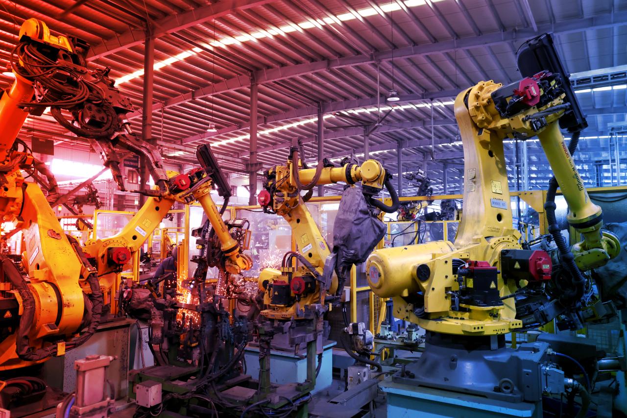 Ismét lassul a növekedés, megtorpantak a kínai gyárak