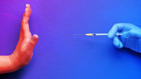 Mennyit ér az orvosi oltásmentesség, mit csinál a Frontline Health Advocates?