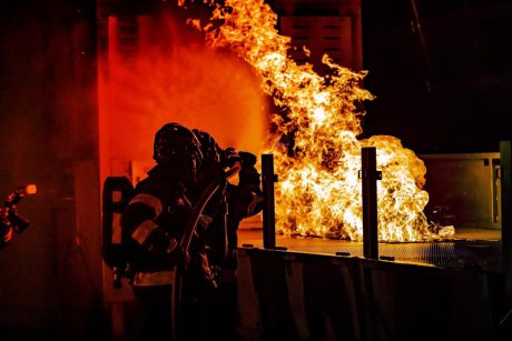 Zűrzavar az új tűzvédelmi szabályok miatt, mi vár a kaliforniai otthonokra