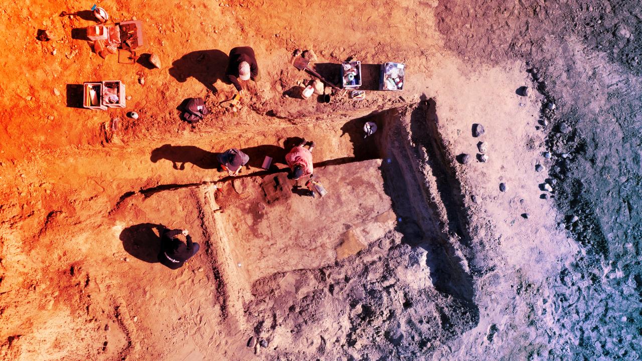 A dán viking elit temetője aranyat és gyöngyöt rejtett