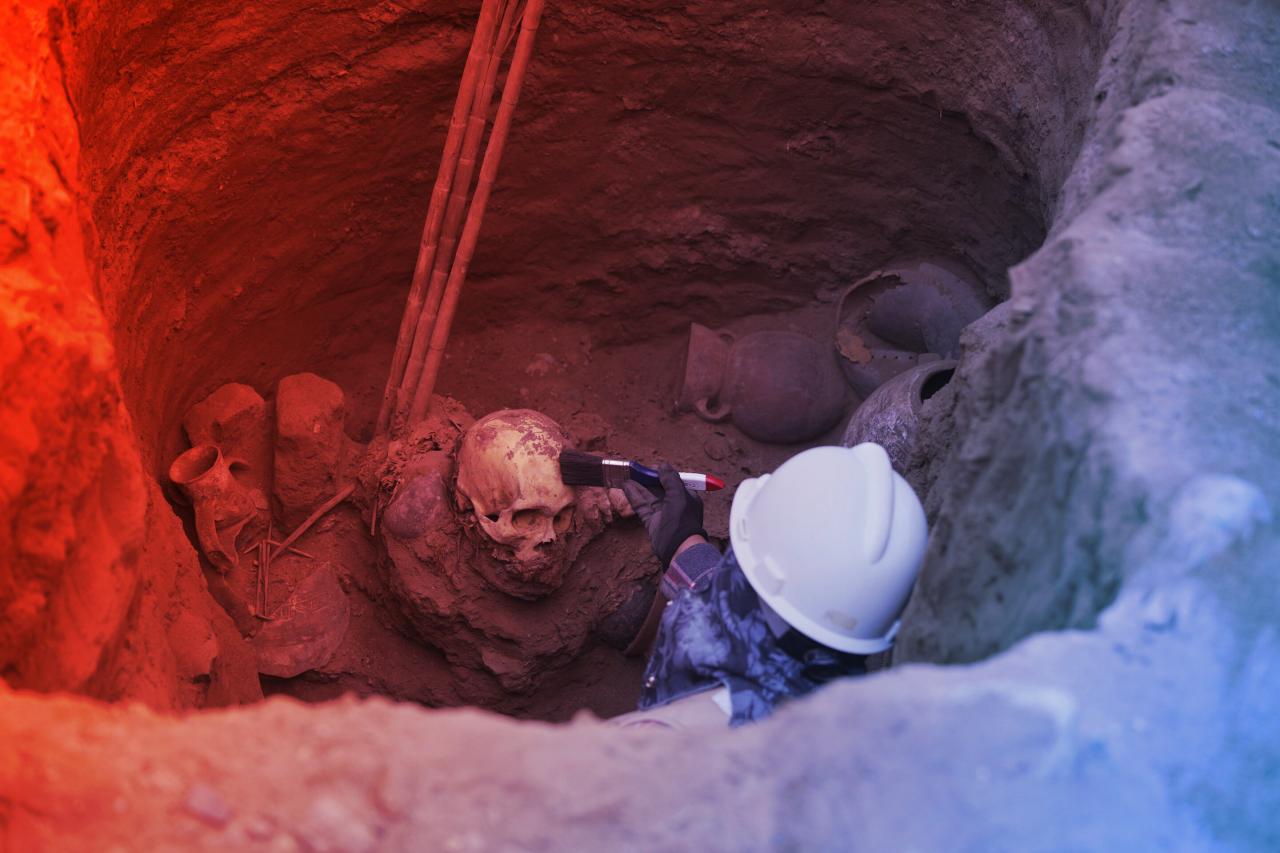 A gázvezeték mellett találtak egy 1000 éves sírt Limában