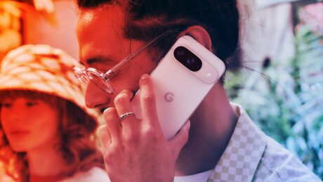 A Google Pixel 10 már csak eSIM-mel érkezhet – fizikai SIM-nek vége
