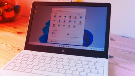 Az elbukott harc: Windows 11 SE és a Microsoft “sírva-nevetős” nagy lemondása
