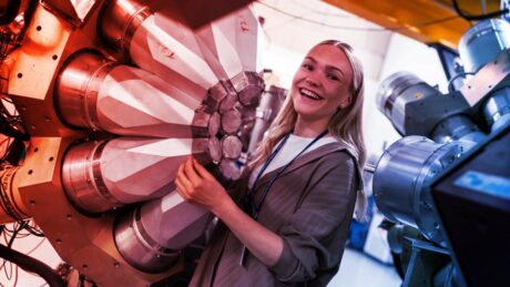 Az első görögdinnye alakú atommagszenzáció harminc év után
