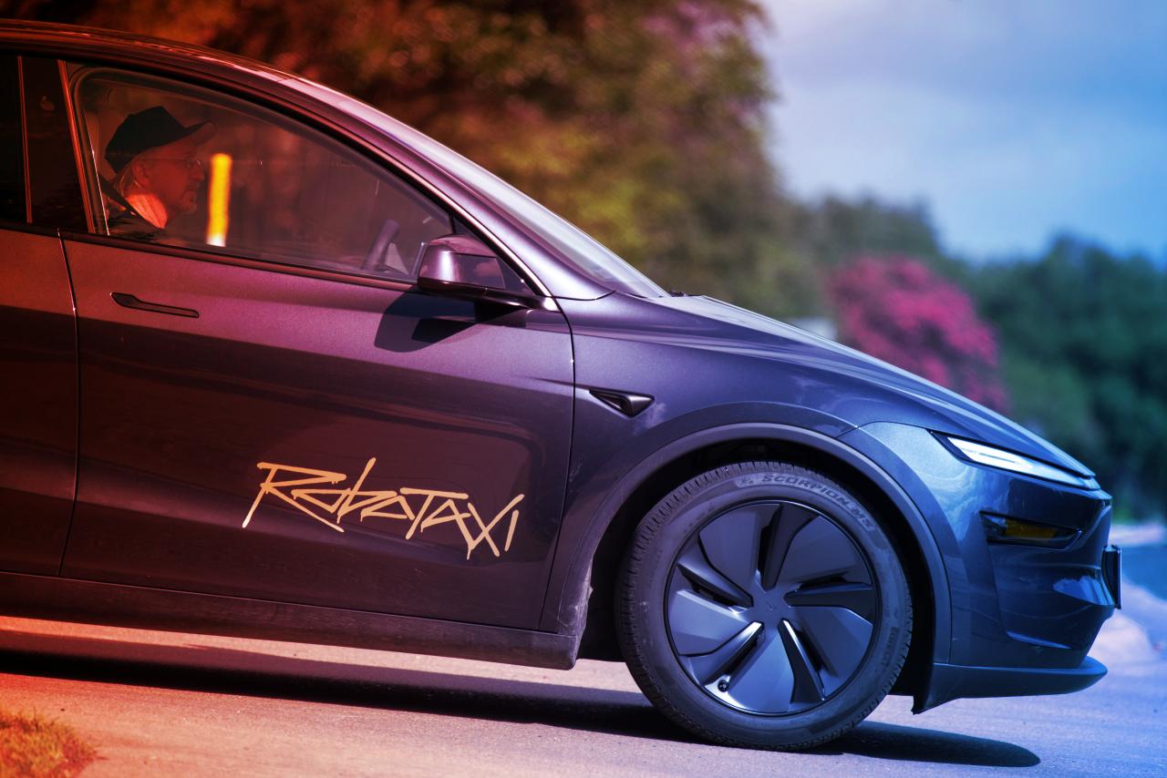 Az első Tesla robotaxi – csak nehogy Elon Musk lepöccintsen!