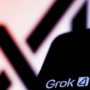 Az ingyenes Grok 4: Meddig bírja az MI-csatát?