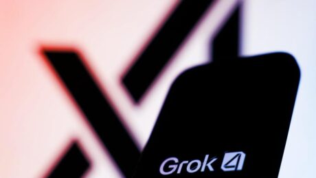 Az ingyenes Grok 4: Meddig bírja az MI-csatát?
