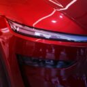 Az olcsó Tesla átverés: jön a Model Y lecsupaszított verziója