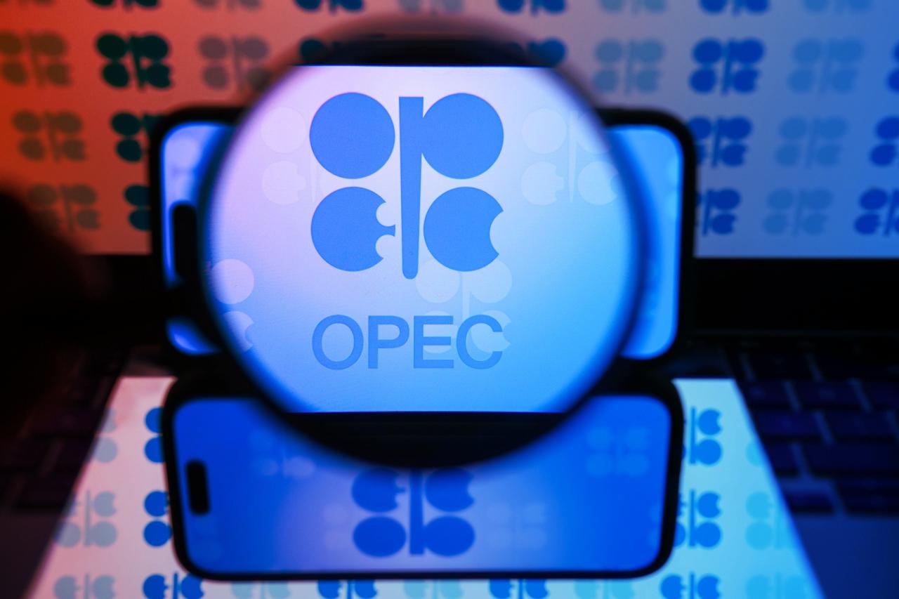 Az OPEC+ újabb olajdömpinggel sokkolja a piacot