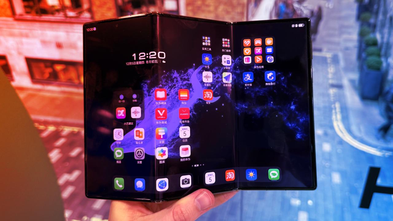 Az új Huawei háromszor hajtható mobilja lenyomja az iPhone-t?