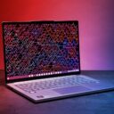 Az új Lenovo Chromebook Plus 14: A legjobb OLED laptop ennyiért? Ez már majdnem ajándék – csak nehogy túl fényes legyen a boldogság!