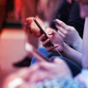 Na persze, mert majd a gyerekek nem találnak kiskaput… Az ausztrálok digitális határa: jön a közösségimédia-szigor 16 év alatt