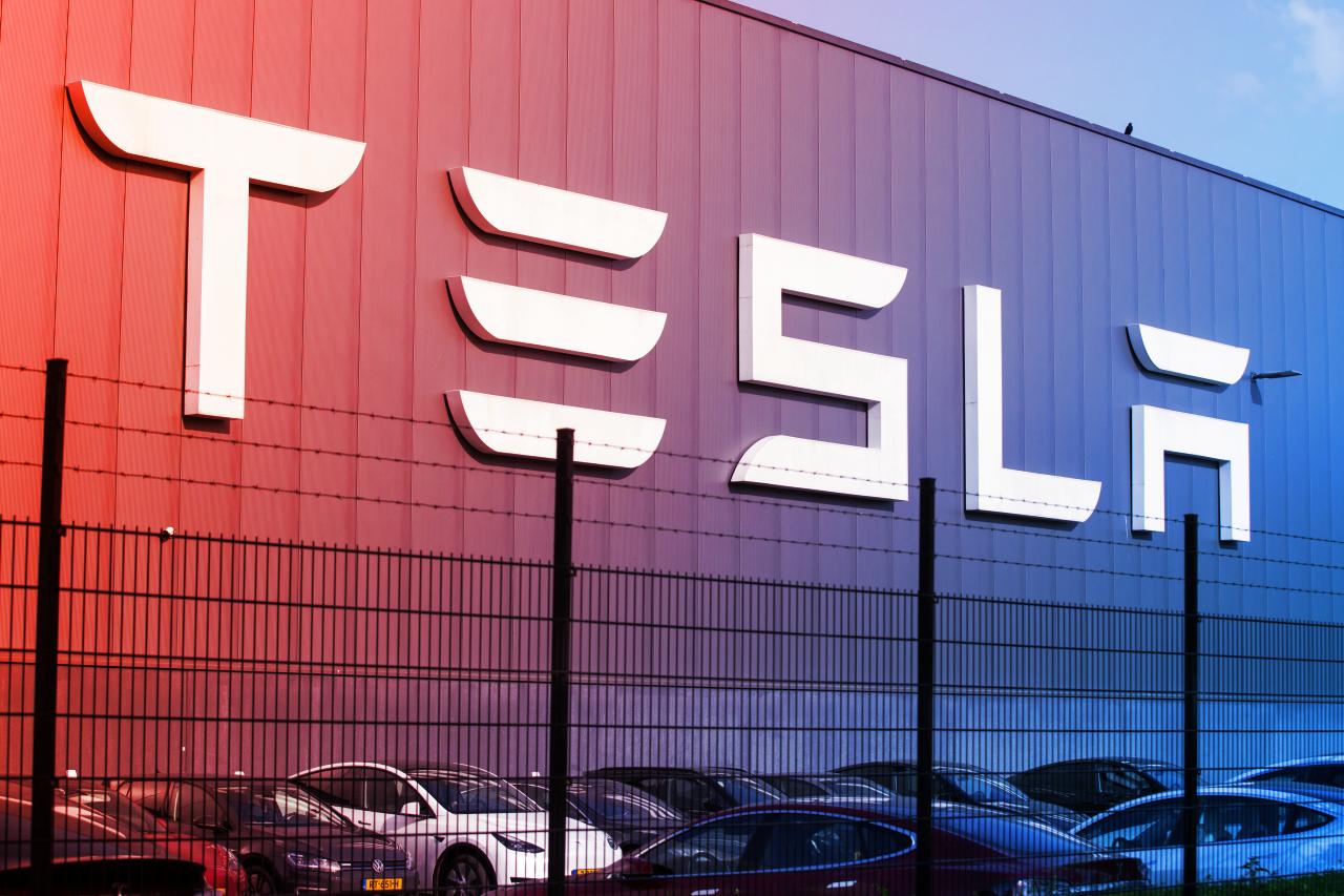 Nincs két egyforma forradalom, főleg ha Elon Musk reality show-t csinál belőle – Az első valóban sofőr nélküli Tesla kiszállítás: reality show vagy forradalom?