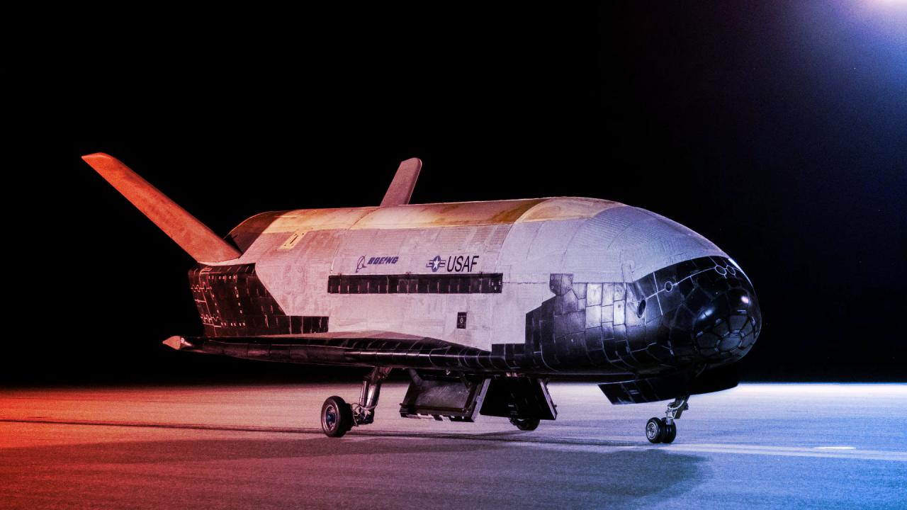 Trump űrjátékai: 370 milliárd forint az X-37B-nek